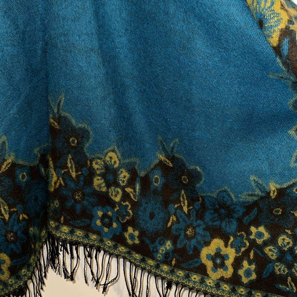 Cozy, Soft, Floral Reversible Poncho/Cape with Fringe Oversized One Size - Picture 6 of 8